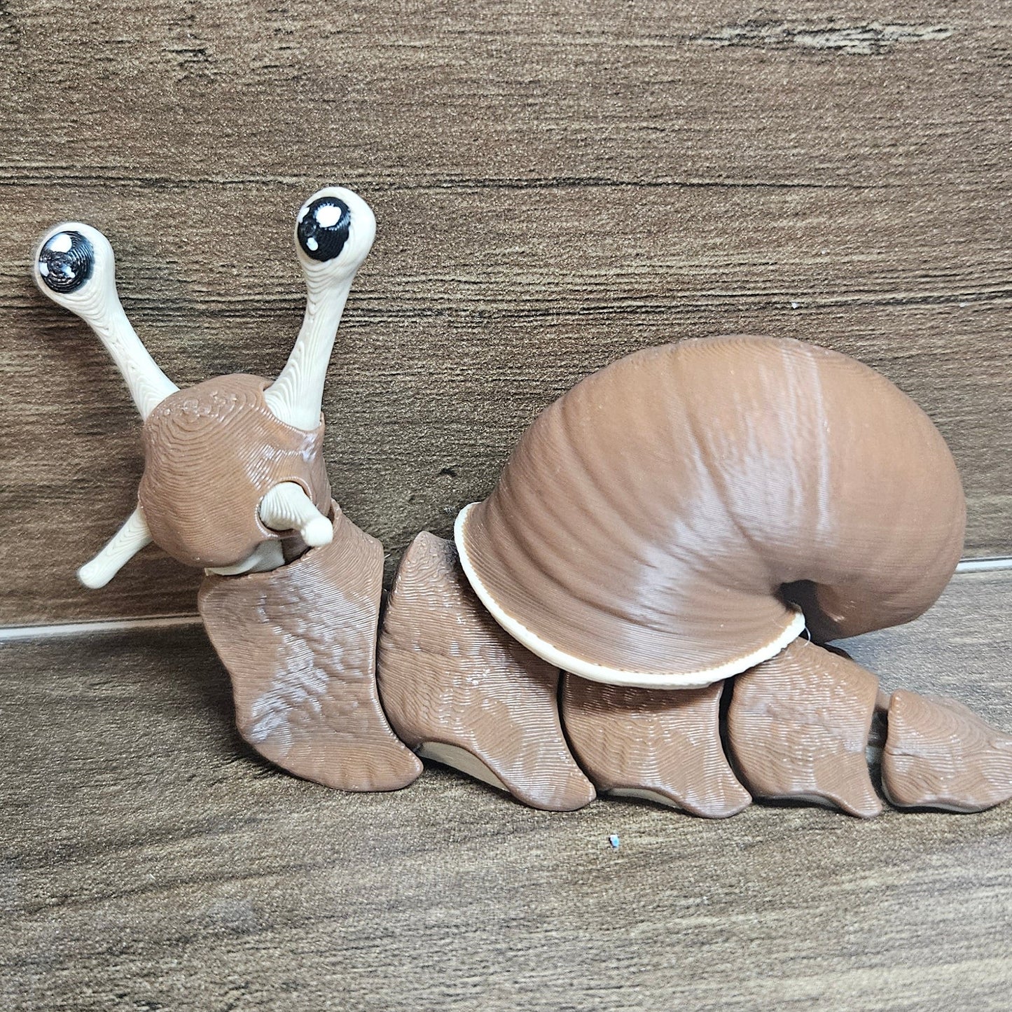 3D Printed Articulated Snail | Cute Posable Snail Figure | Desk Fidget & Shelf Decor