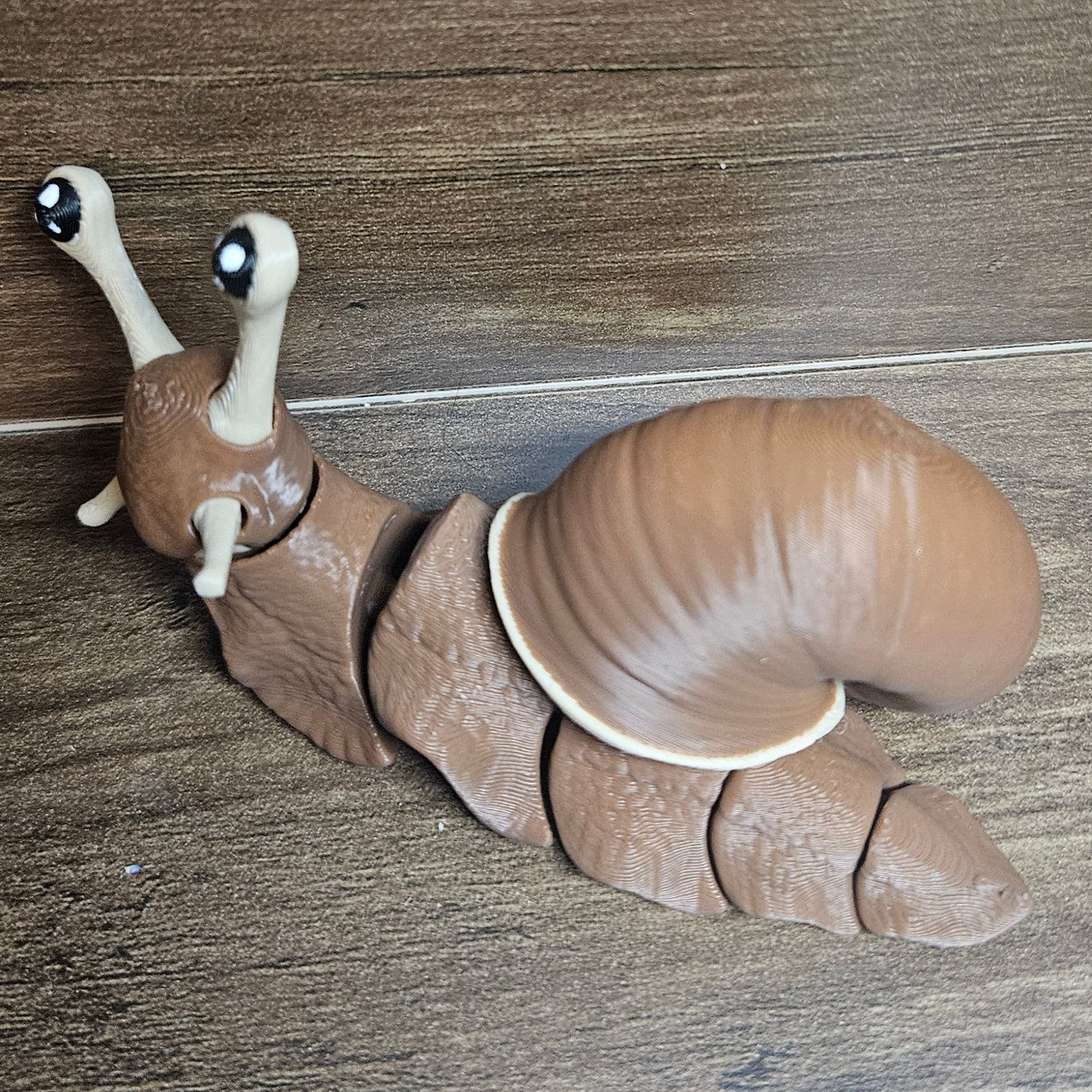 3D Printed Articulated Snail | Cute Posable Snail Figure | Desk Fidget & Shelf Decor
